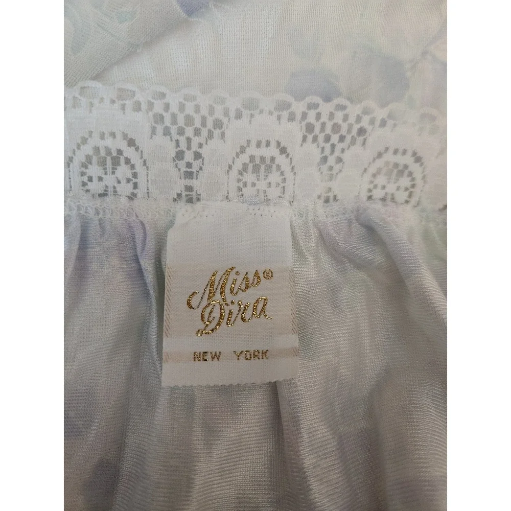 80s White, Blue,‎ and Purple Floral Nightgown